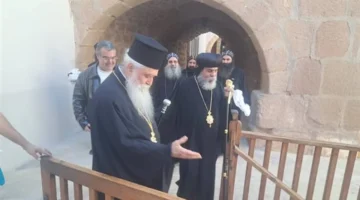 ✳️ الأنبا أبوللو.. زيارة تاريخية لتهنئة المطران سيميون الجديد في دير سانت كاترين